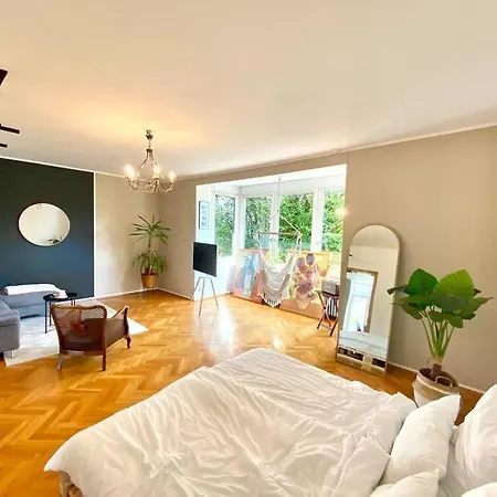 Wunderschoene Altbauwohnung Mit Balkon - 102 Qm