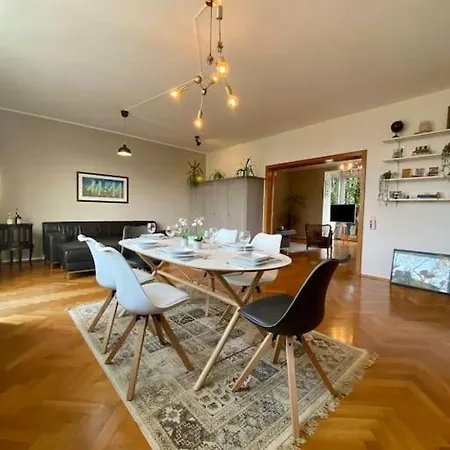 Wunderschoene Altbauwohnung Mit Balkon - 102 Qm Apartment *