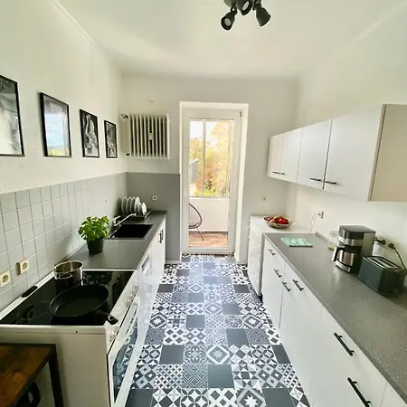 Wunderschoene Altbauwohnung Mit Balkon - 102 Qm *