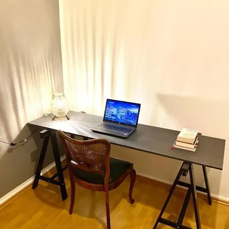 Wunderschoene Altbauwohnung Mit Balkon - 102 Qm