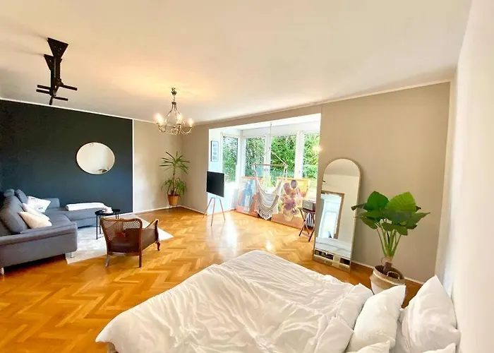 Wunderschoene Altbauwohnung Mit Balkon - 102 Qm