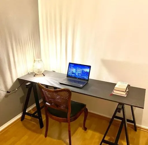 Wunderschoene Altbauwohnung Mit Balkon - 102 Qm